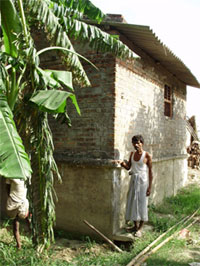 Nagendra Paswan of Ibrahimpur standing on the Chajja of his old house within the embankments