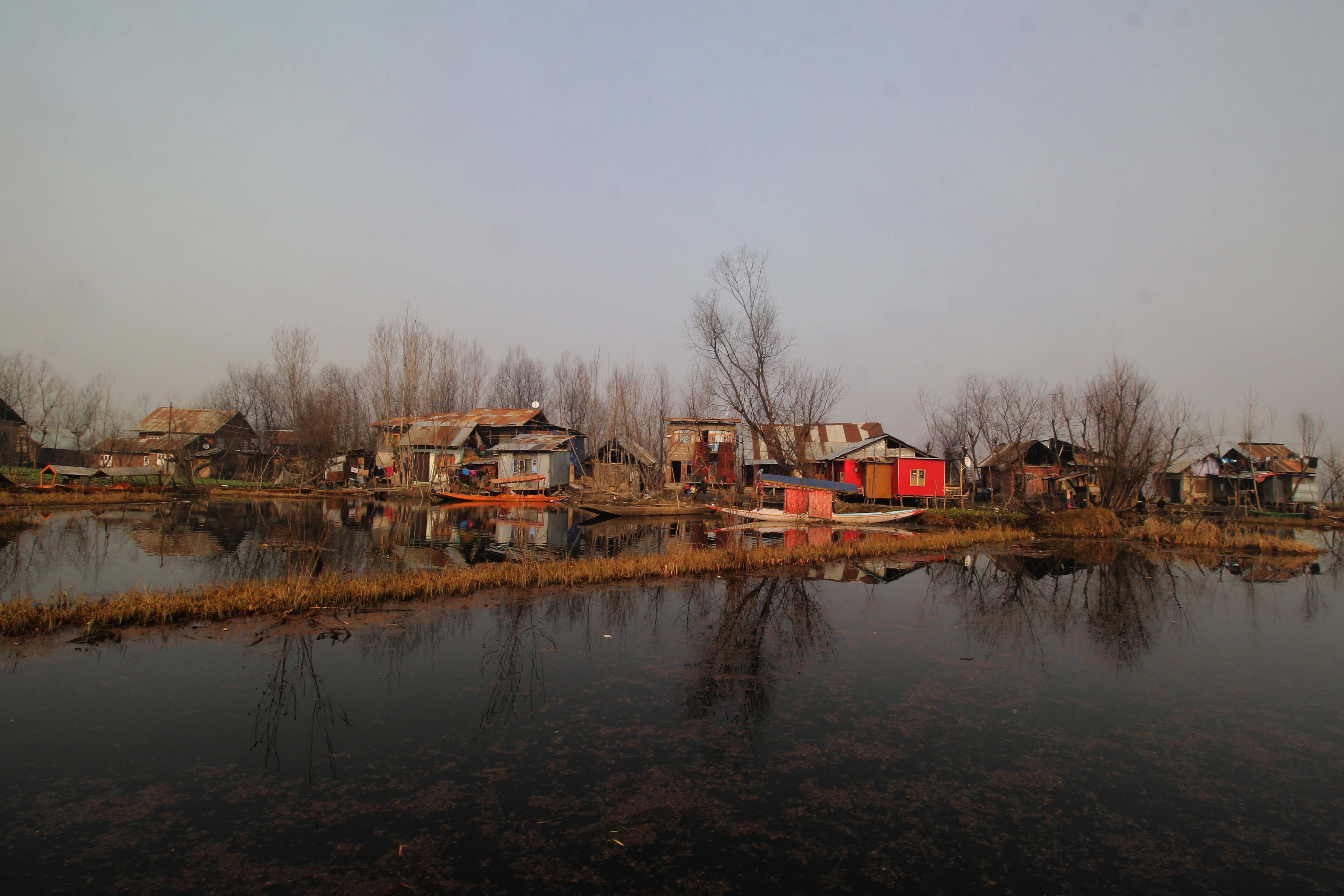 Houses near the lake. (Pic courtesy: Safeena Wani/101Reporters)