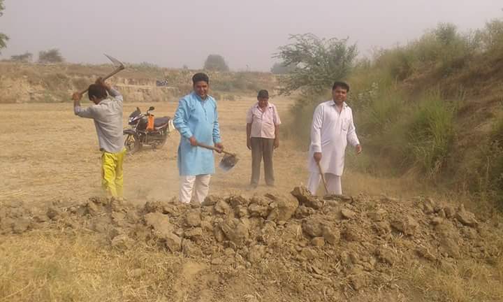 Construction of check dams in the riverbed hurts the interests of the land mafia which has encroached a lot of riverbed land. (Image: Mustaquim Mallah)