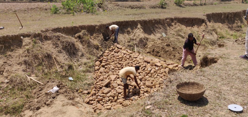 Loose boulder check dam to reduce soil erosion (Image: Ashutosh Nanda)