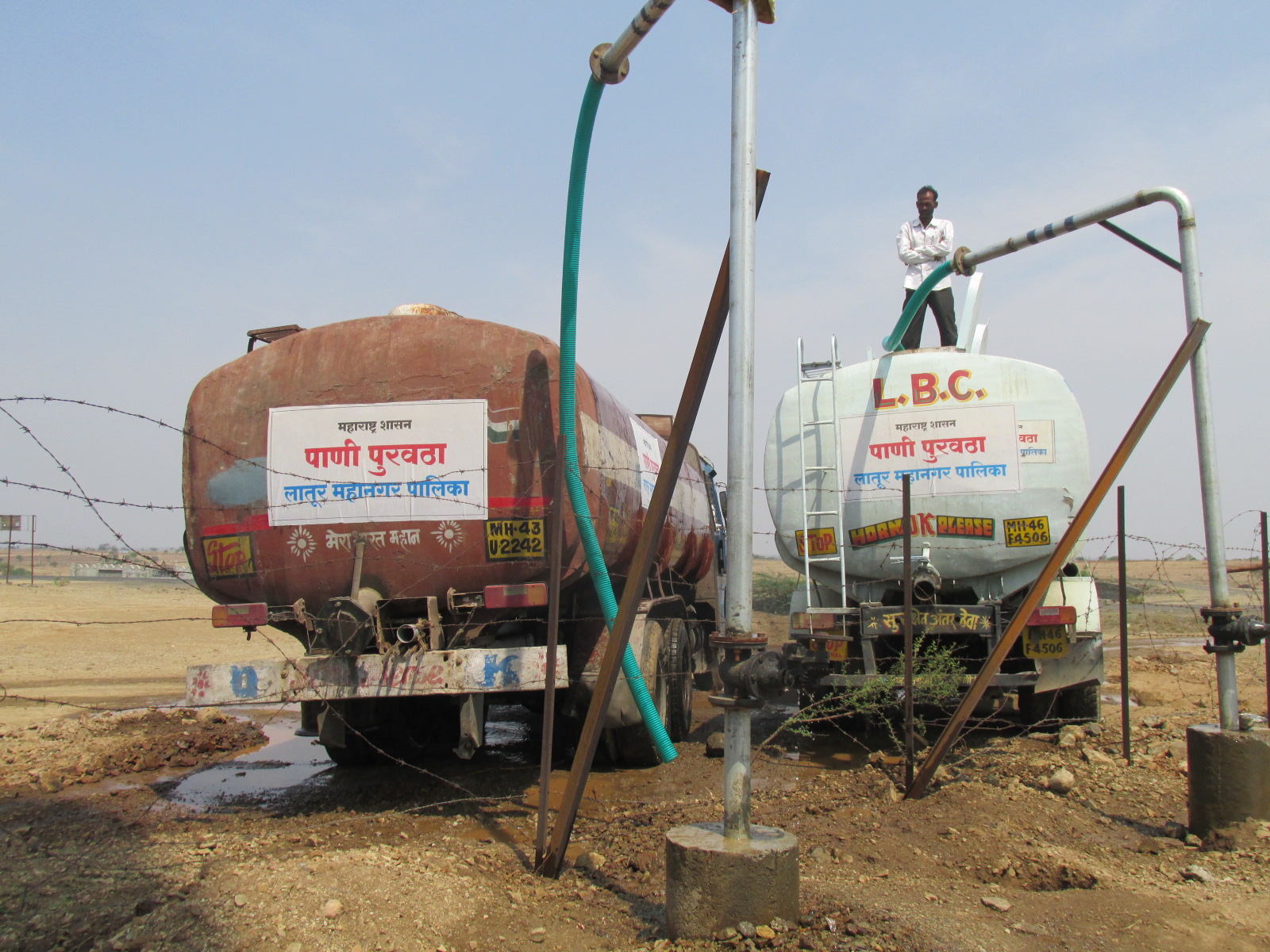 Water tankers supply water in Latur (Source: Roshan Rathod)