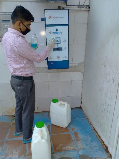 Ensuring access to safe water (Image Source: Piramal Sarvajal Foundation)