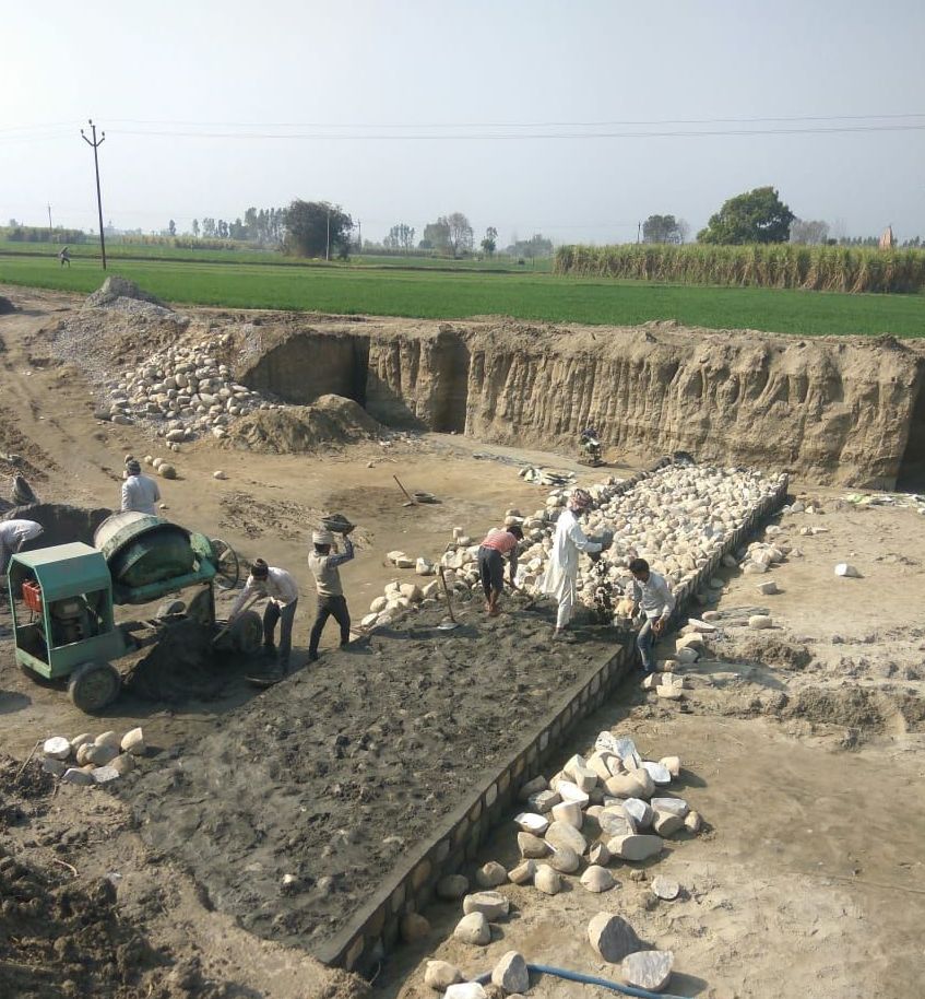 A check dam being constructed at Ragana on the Katha river. (Image: Mustaquim Mallah)