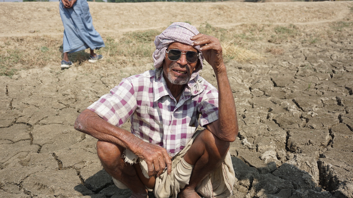 Ram Khelavan at his farm which has gone dry. (Source: 101Reporters)
