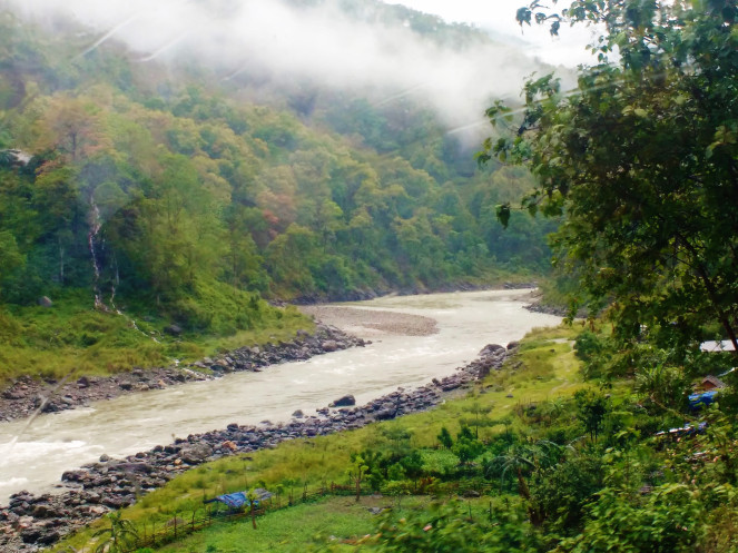Flowing Teesta borders West Bengal and Sikkim. (Image Source: Gauri Noolkar-Oak)
