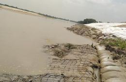 An embankment in Madhubani after a week of repairing (Source: Santosh Yadav via IWP Flickr albums)