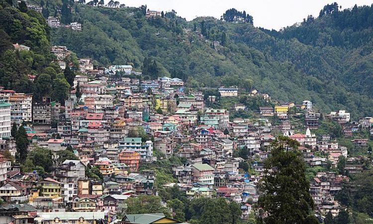 Darjeeling, in the grip of a water crisis (Image Source: Bernard Gagnon via Wikimedia Commons)