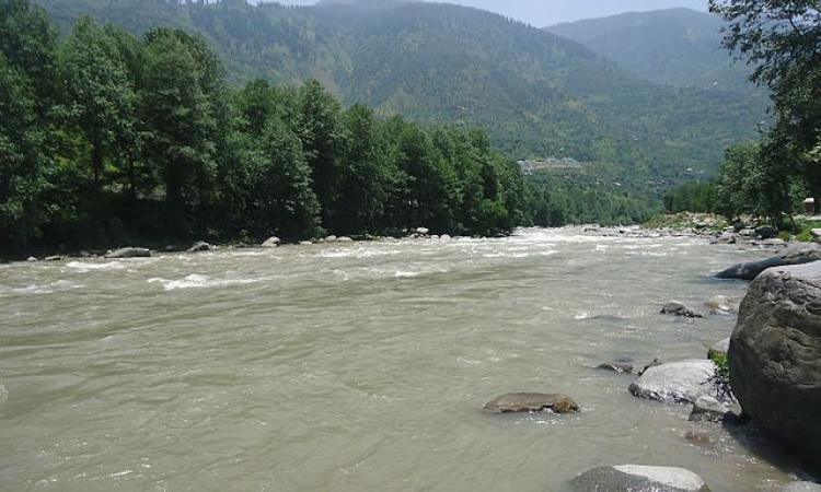 Beas river at Kullu, Himachal Pradesh (Image Source: Wikimedia Commons)