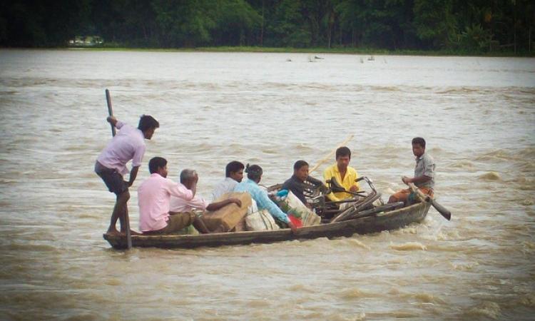 People take a boat to cross the flood-ravaged Brahmaputra (Source: IWP Flickr photos)