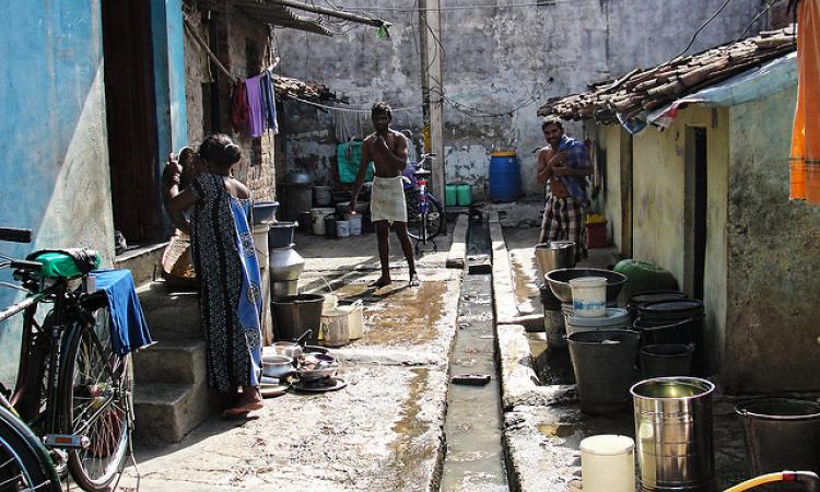 A view of the Shakti Nagar slum area in Raipur. (Source: India Water Portal)