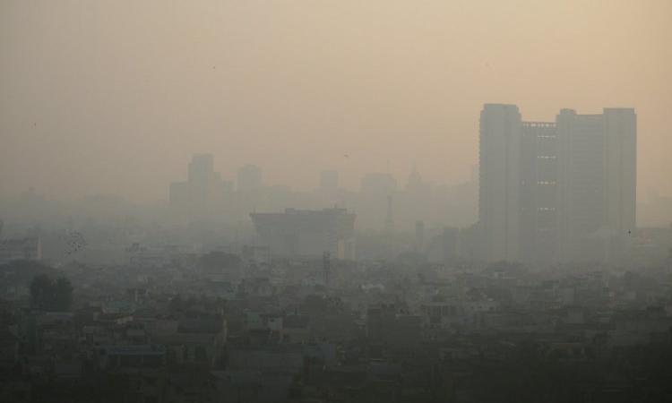 Delhi shrouded in smog. (Source: Jean-Etienne Minh-Duy/Flickr)