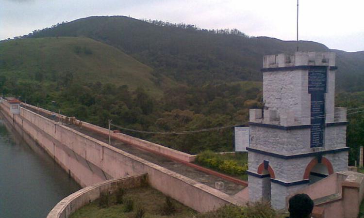 The Mullaperiyar dam (Source: Jayeshj via Wikipedia Commons)