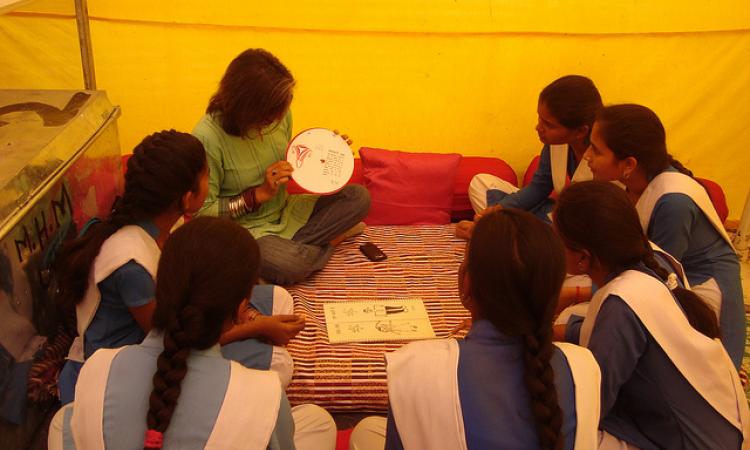 An IWP fellow talks to girls about menstrual hygiene at the Nirmal Bharat Yatra in Gorakhpur