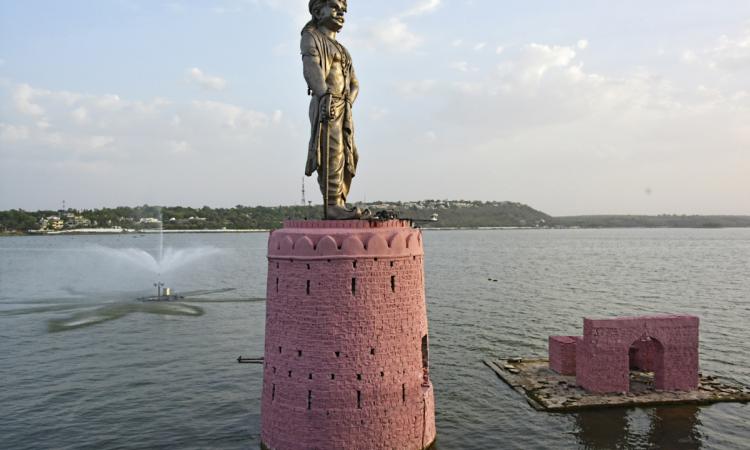 Raja Bhoj statue at the upper lake.