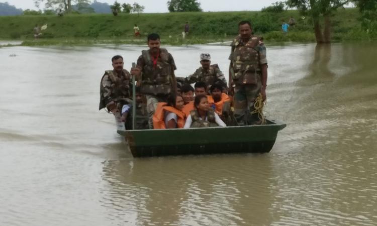 Army engaged in rescue operations. (Photo by Pranab Kumar)