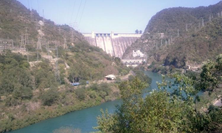 Bhakra dam (Source: Apar Singh Bataan, Wikimedia Commons)