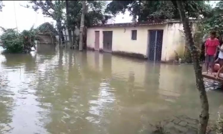 Floodwater enters Satjoda village of Chapra (Source: Umesh Kumar Ray)