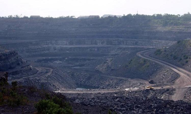 A mining site in India (Image Source: Wikimedia Commons)
