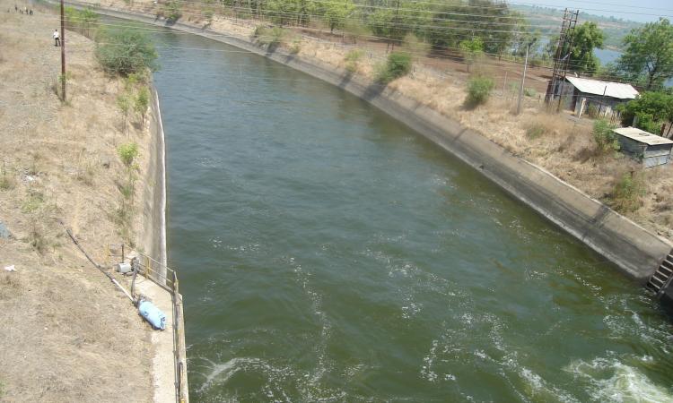 Irrigation Canal taking off from the Bhima Dam (Source: Nvvchar on Wikipedia)