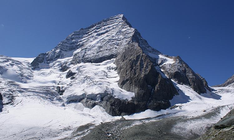 Kolahoi glacier in Kashmir (Image Source: Irfanaru via Wikimedia Commons)