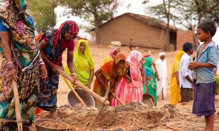 Work in progress at an MGNREGA site (Image: UN Women/Gaganjit Singh)