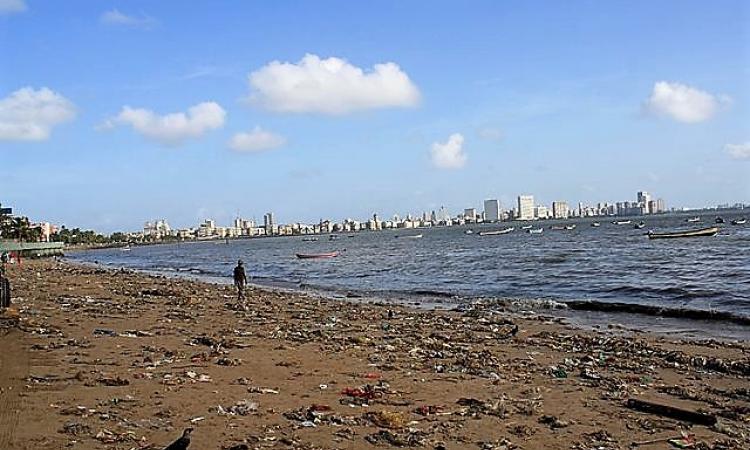 The deteriorating coasts of Mumbai. (Source: Wikimedia Commons)