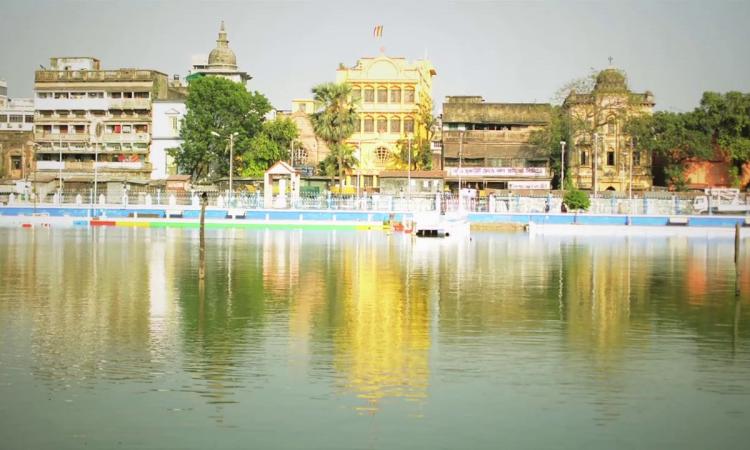 College Square tank or Gol Dighi, one of the very old ponds in Kolkata