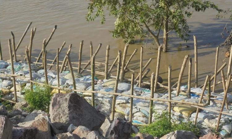 Village disaster management committee has built sand and boulder spurs to deflect floods at spots where bank erosion takes place. (Pic courtesy: GEAG)