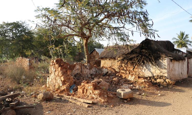 Many villages look deserted due to mass migration of villagers to cities for jobs. Houses are abandoned and are getting ruined due to nonuse. (Pic courtesy: 101Reporters)