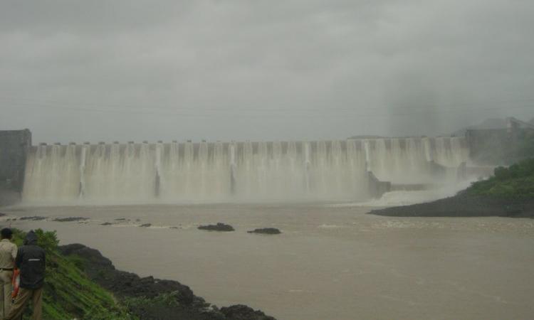 Sardar Sarovar dam (Source: Shahakshay, Wikipedia)