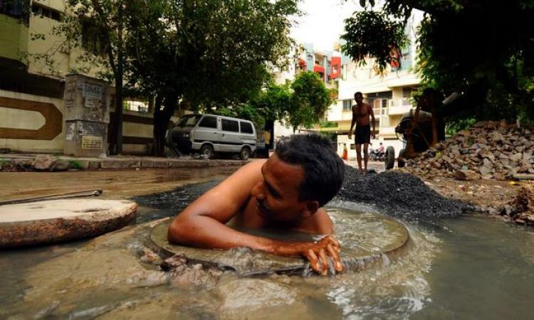 A manual scavenger in Chennai (Namathu Blogspot)