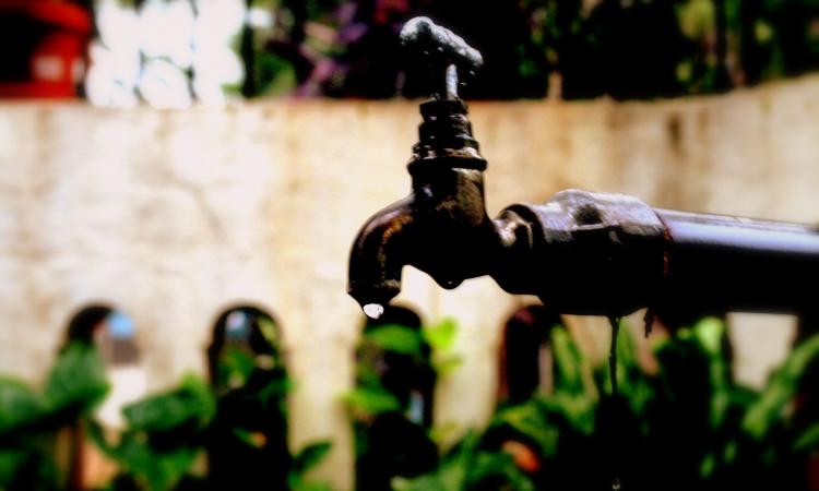 Just 21.4 percent of India’s households have access to piped water, as per NSSO data (Image: Niyantha Shekar, Flickr Commons; CC BY-NC 2.0)