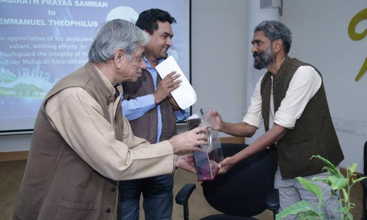 Theophilus being awarded the ' Bhagirath Prayas Samman' (Source: Kush Sethi)
