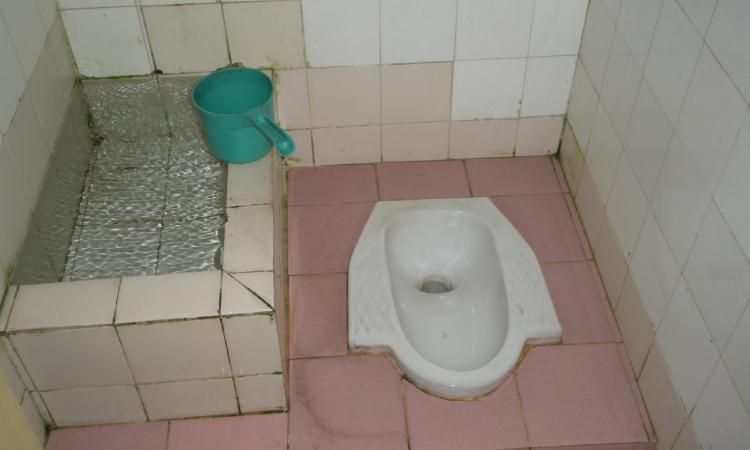 Toilet mandatory to contest