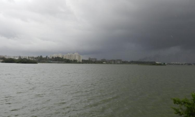 Jakkur Lake brims in the monsoon. Photo courtesy S. Vishwanath