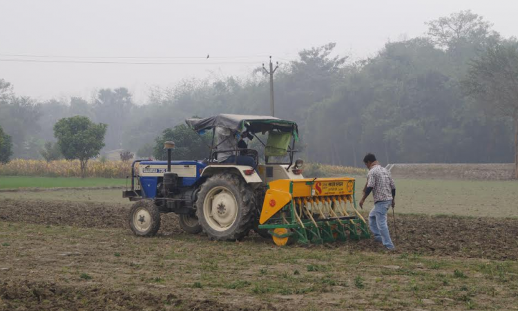 Zero tillage machine mounted on a tractor.